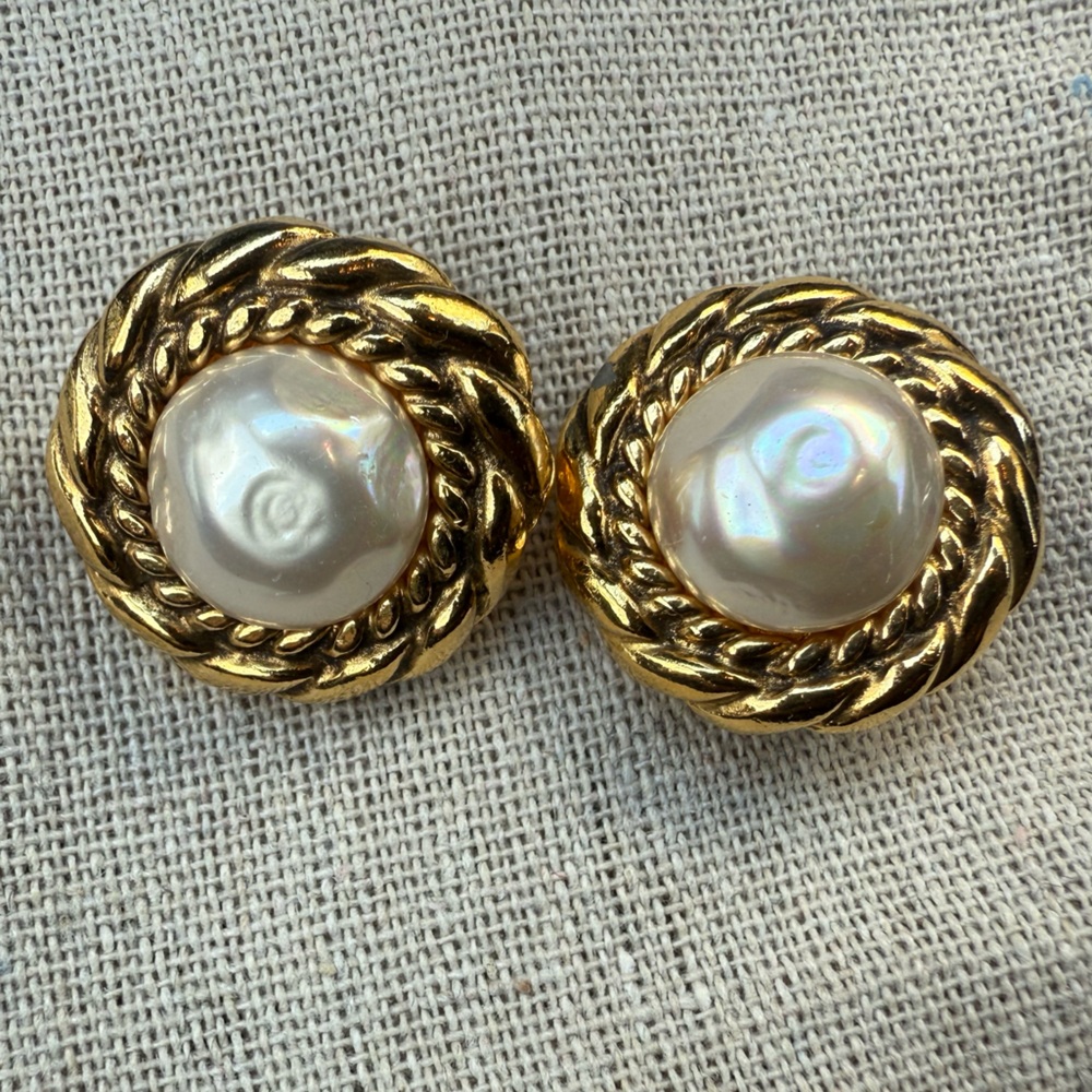 CHANEL Vintage Gold Plated Earrings